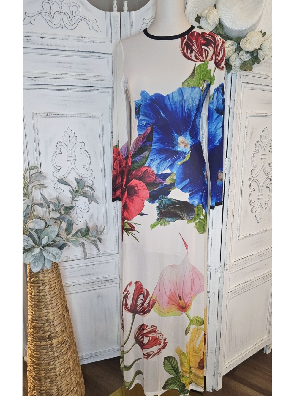 Alice + Olivia Delora Bold Blooms Floral Long Sleeve Maxi Dress - Picture 2 of 13